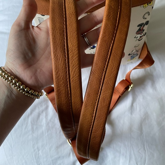 Box Lunch backpack, Mickey and Minnie Mouse Epcot Countries Outfits - Picture 3 of 7